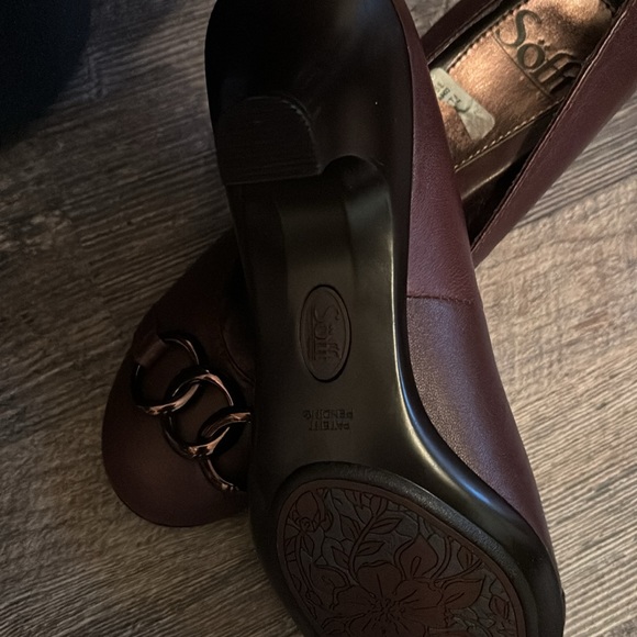 Brown sofft with chain detail new ladies shoe - Picture 2 of 9